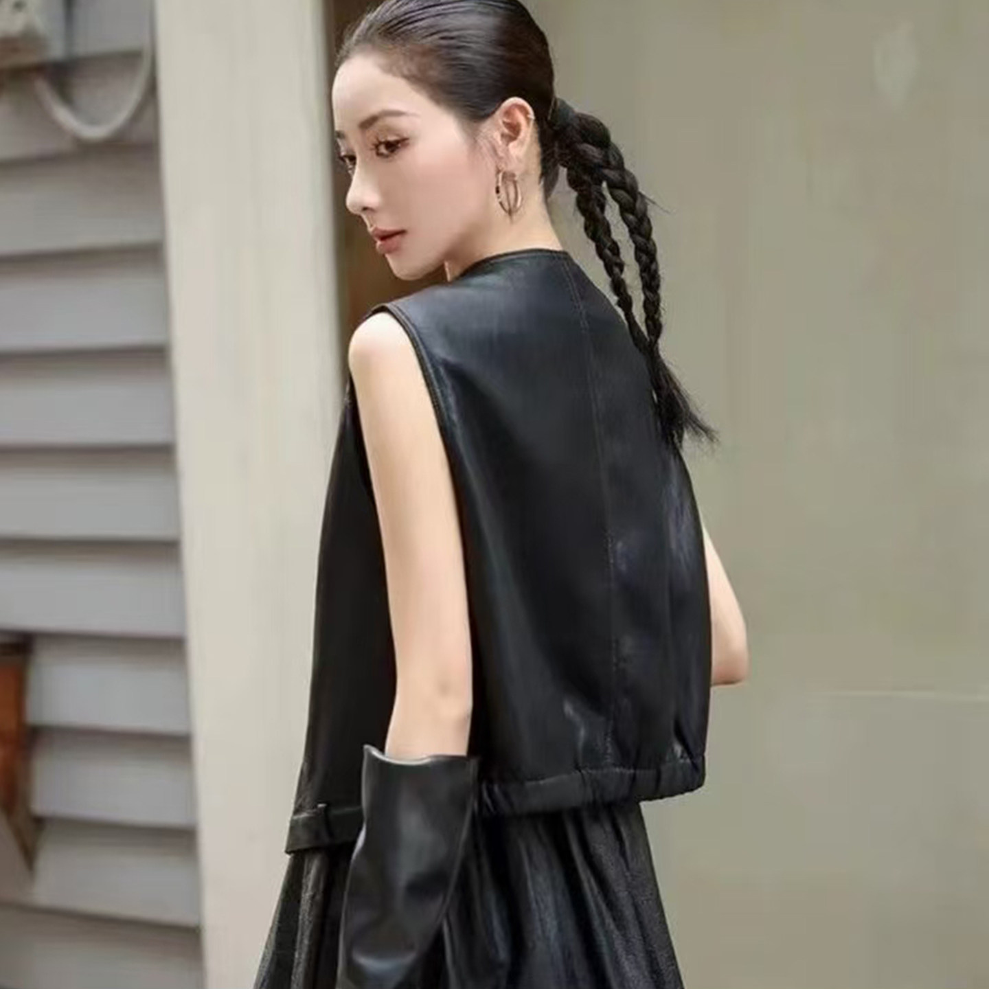 2026秋季新款皮质马甲女无袖宽松百搭叠穿坎肩外套黑色马甲上衣女