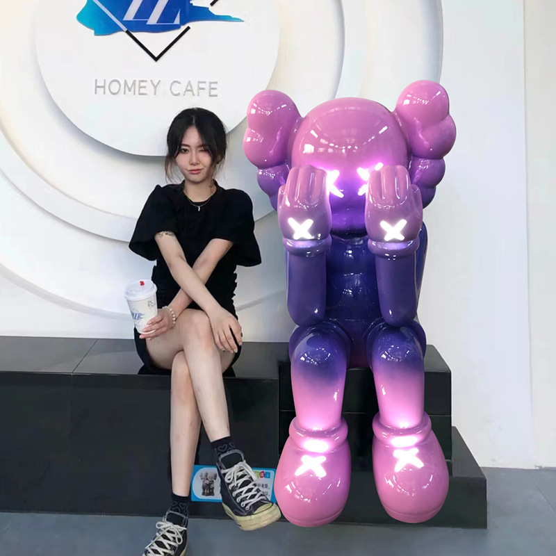 暴力熊公仔电镀发光kaws大摆件坐姿雕塑橱窗酒吧ktv客厅落地装饰