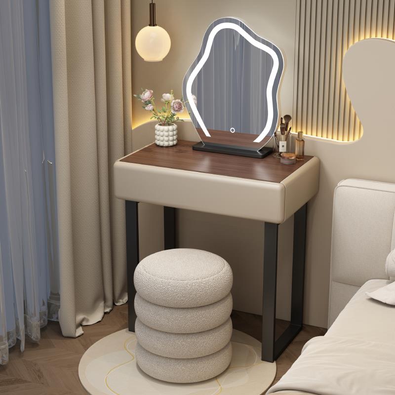 实木小户型梳妆台卧室现代简约2025新款轻奢风高级感胡桃木化妆桌