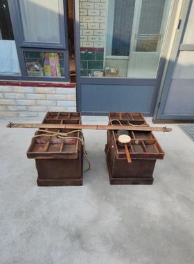 民俗，怀旧的旧物品，老式的镐，战士，镐，摇响器卖杂货，80年的