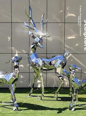 不锈钢鹿雕塑定制户外创意镜子几何切割发光母亲和孩子鹿麋鹿花园