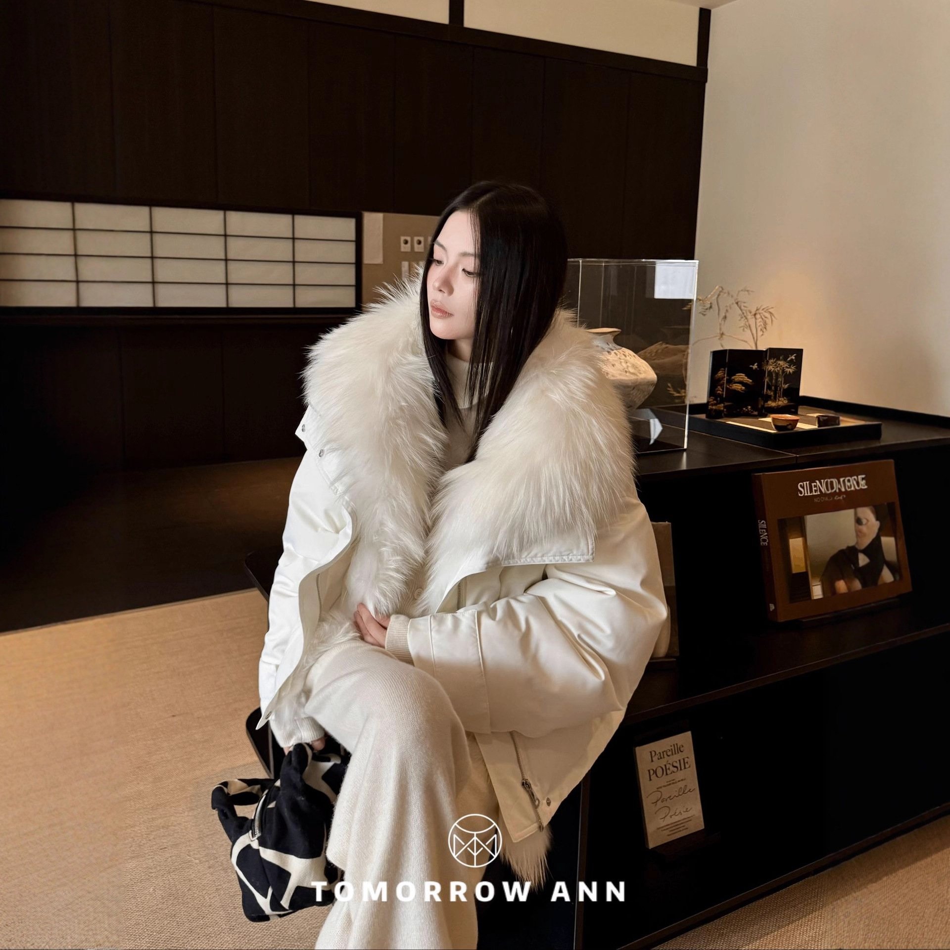 【推荐】TOMORROW ANN冬季大毛领短款羽绒服女网红轻奢名媛风宽松