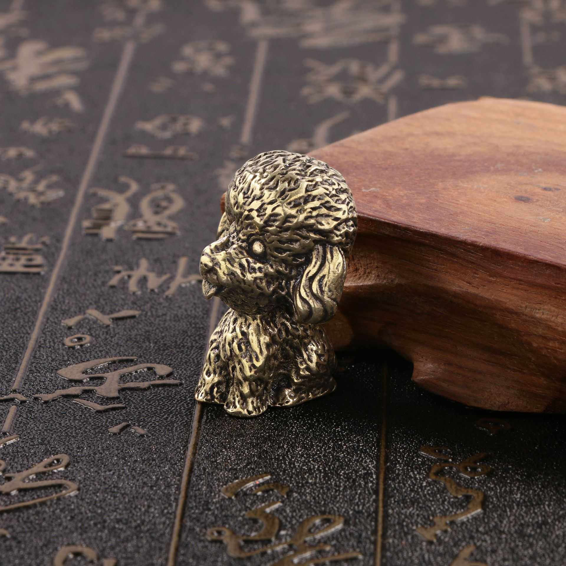 仿古做旧铜微雕动物贵宾犬小摆件实心黄铜生肖狗铜手把件古玩铜器