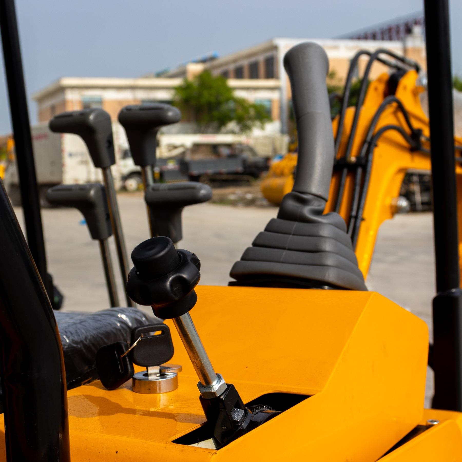 厂家出口HT15液压挖机 1500kg机小型挖路工果园挖施沟沟渠清道理