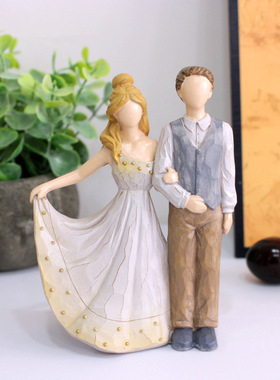 跨境新品新郎新娘摆件家居桌面手绘人物雕像婚礼派对树脂工艺