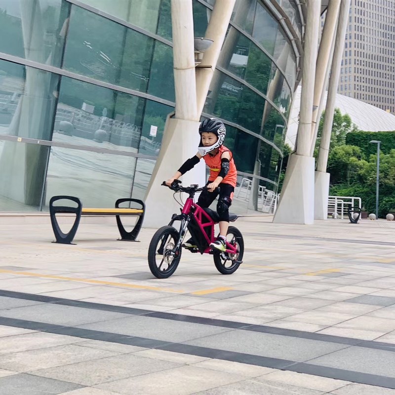 霹雳贝贝高端儿童电动q越野车儿童越野摩托车儿童电动车非轻蜂