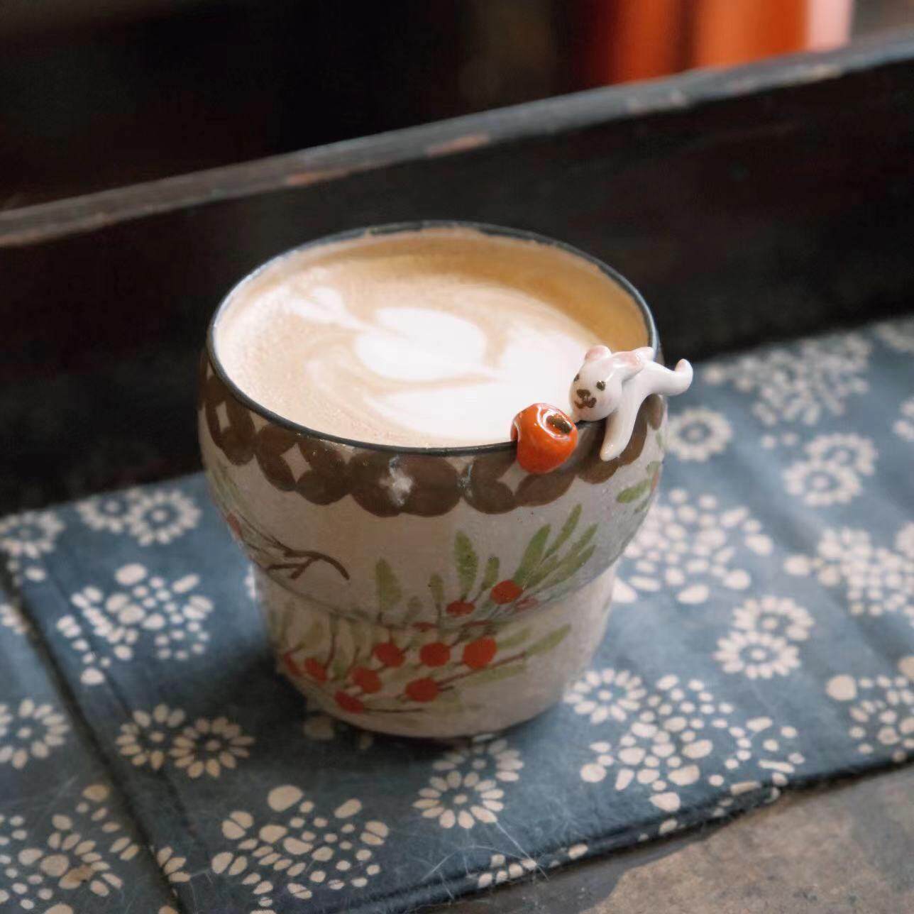 春辰兔子手握杯高温釉下彩景德镇手作陶瓷咖啡杯创意女生闺蜜礼物