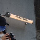 挂墙发光字亚克力E圆柱广告招牌门头悬挂简约定制 ins圆管灯箱韩式