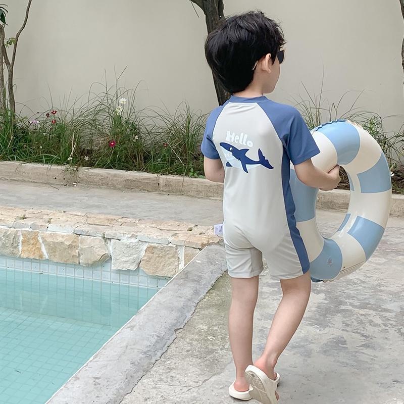 2025新款儿童防晒连体鲨鱼图案短袖泳衣男童夏季海边度假套装