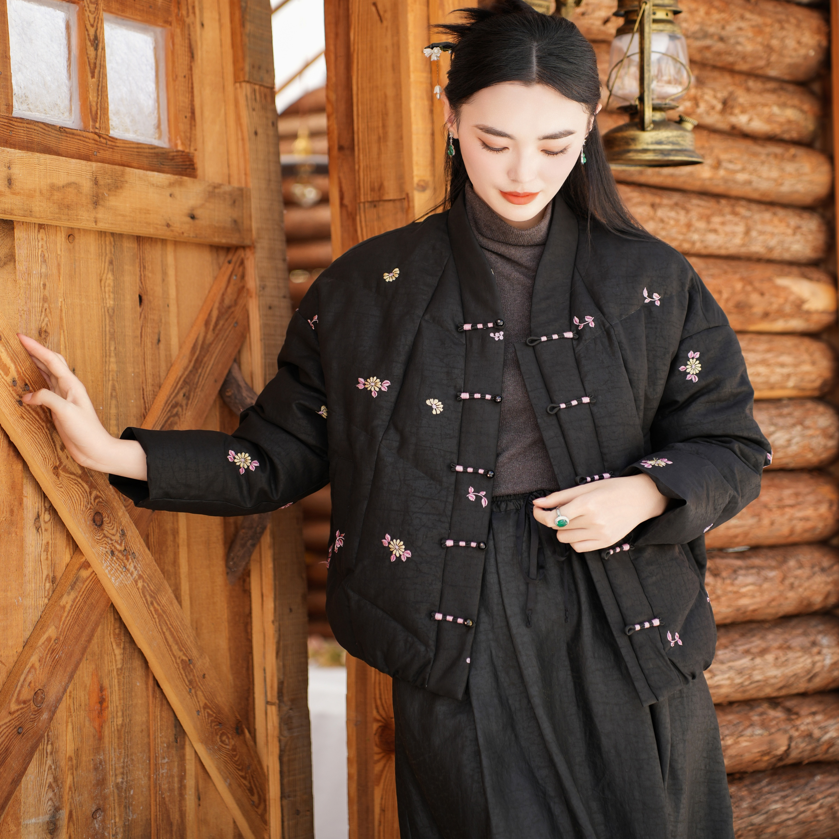 【25MM香云纱 90白鹅绒】觅萝香原创冬 龟纹绣花短款中式羽绒服女