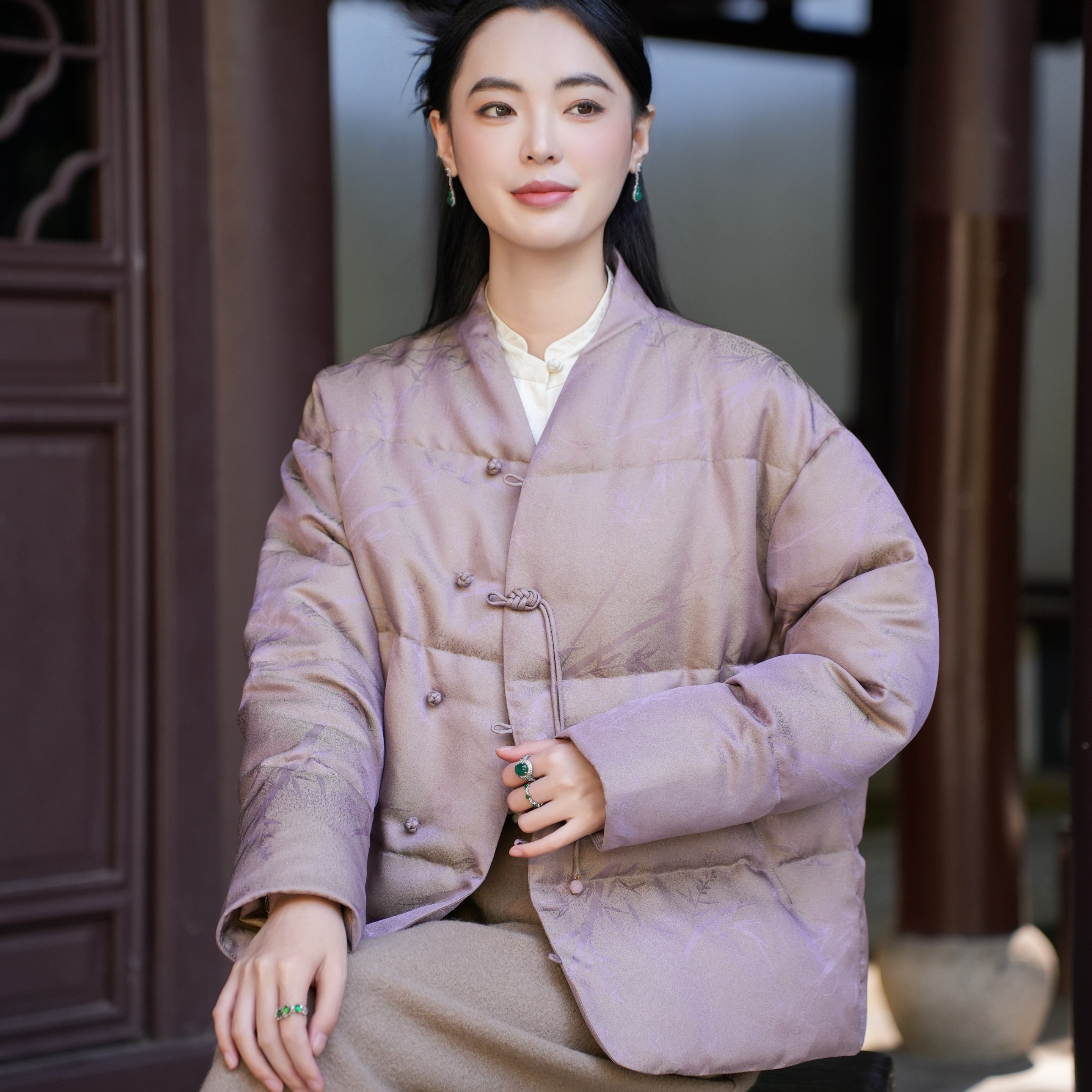 【绞织正绢提花 90白鹅绒】觅萝香原创V领手工盘扣 短款羽绒服