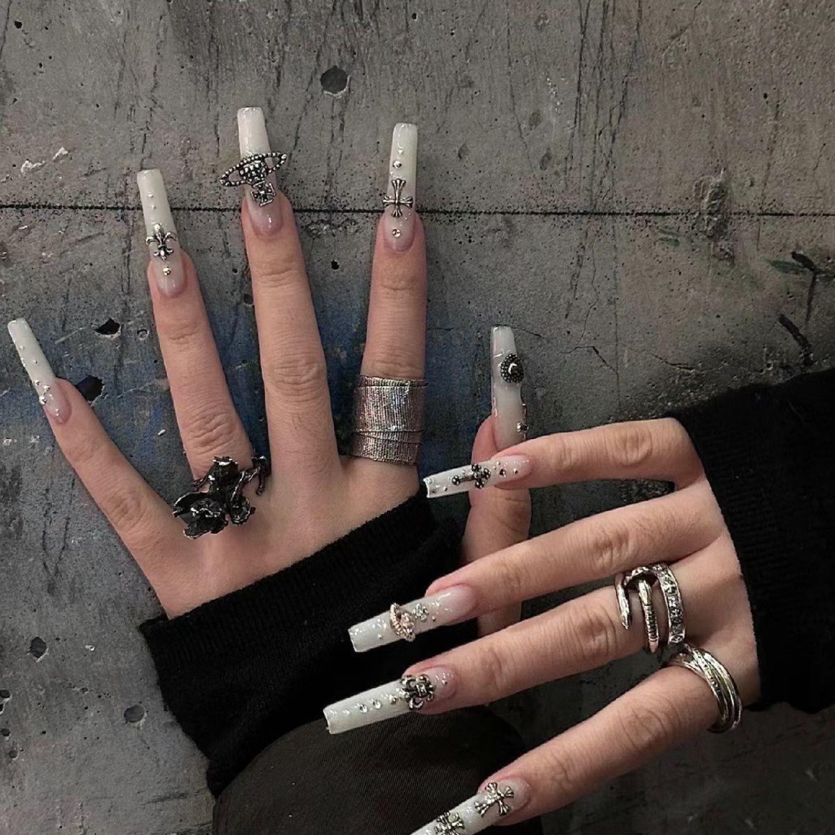 小男孩美甲纯手工穿戴甲可拆卸贴片乳白色复古十字架土星欧美辣妹