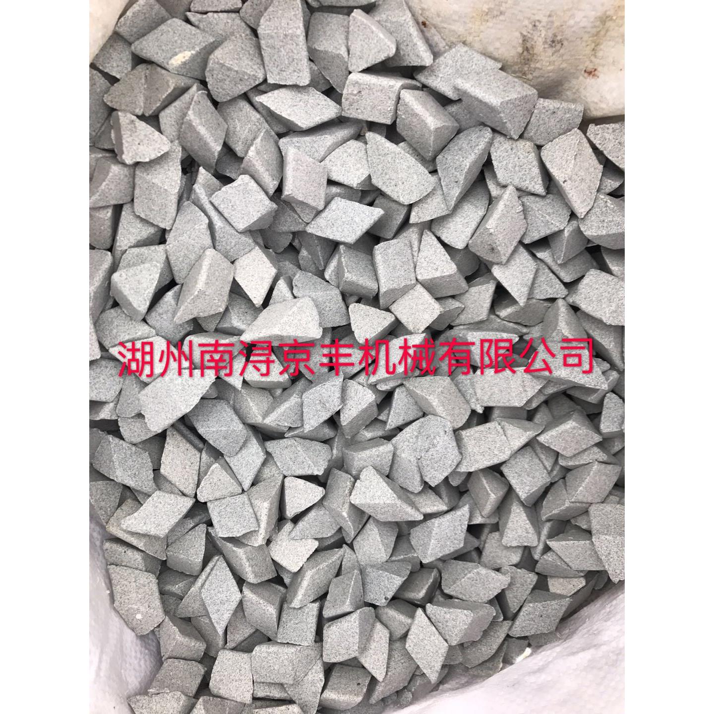 厂家直销粗磨棕刚玉研磨石斜三角菱形抛光研磨石抛磨块倒角去除毛