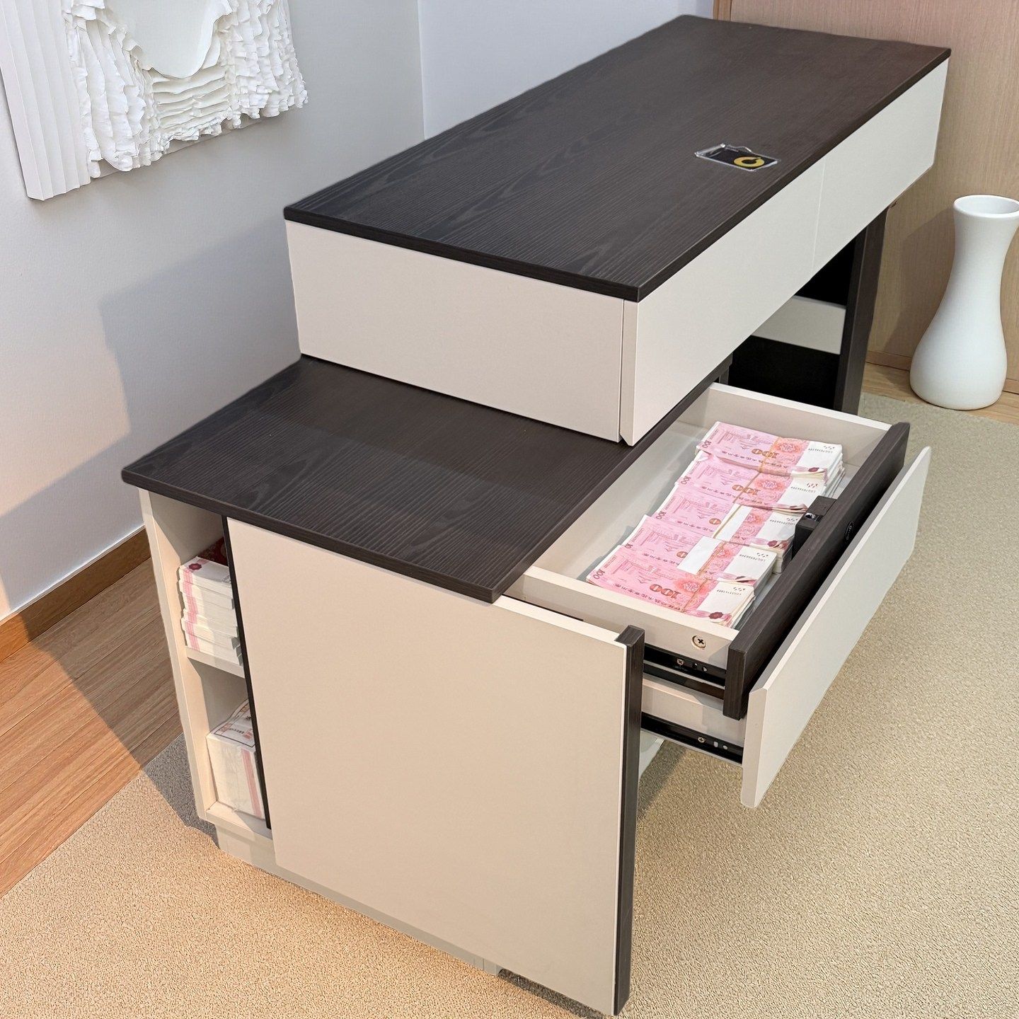 全实木梳妆台机关双暗格设计现代简约烟熏大容量家用储物柜可藏钱