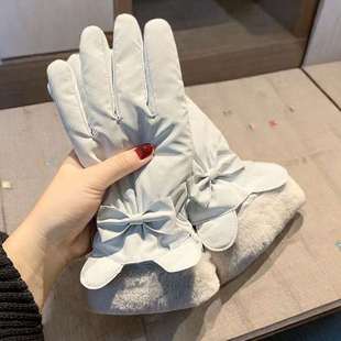 骑车防风可触屏2024款 可爱手套女士秋冬季 网红保暖加绒女生滑雪地