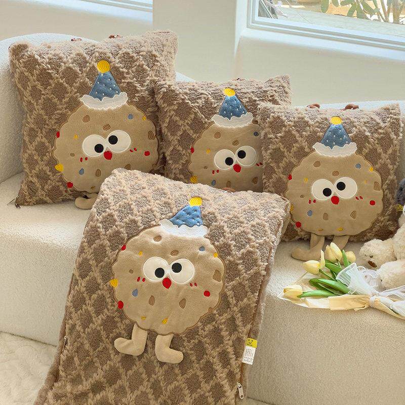 加厚两用长毛绒卡通抱枕被子毯靠垫沙发汽车午睡枕头多功能被加绒