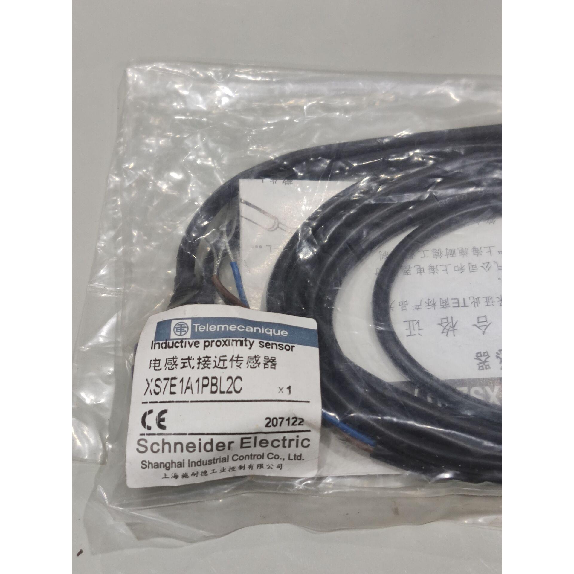 小型接近开关XS7E1A1PBL2C