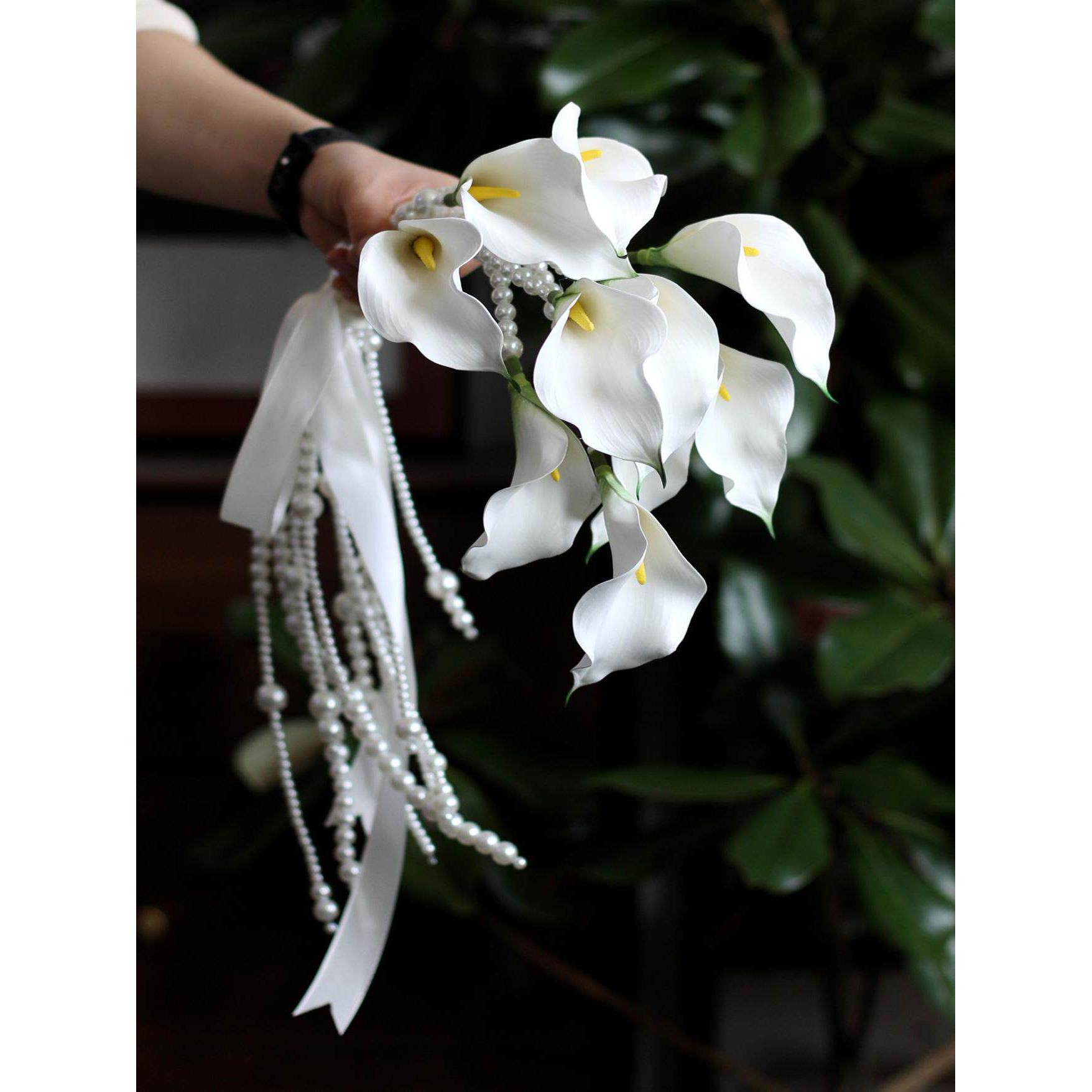 婚礼领证珍珠手捧花白色马蹄莲海芋彷真手拎花拍照高级摄影道具