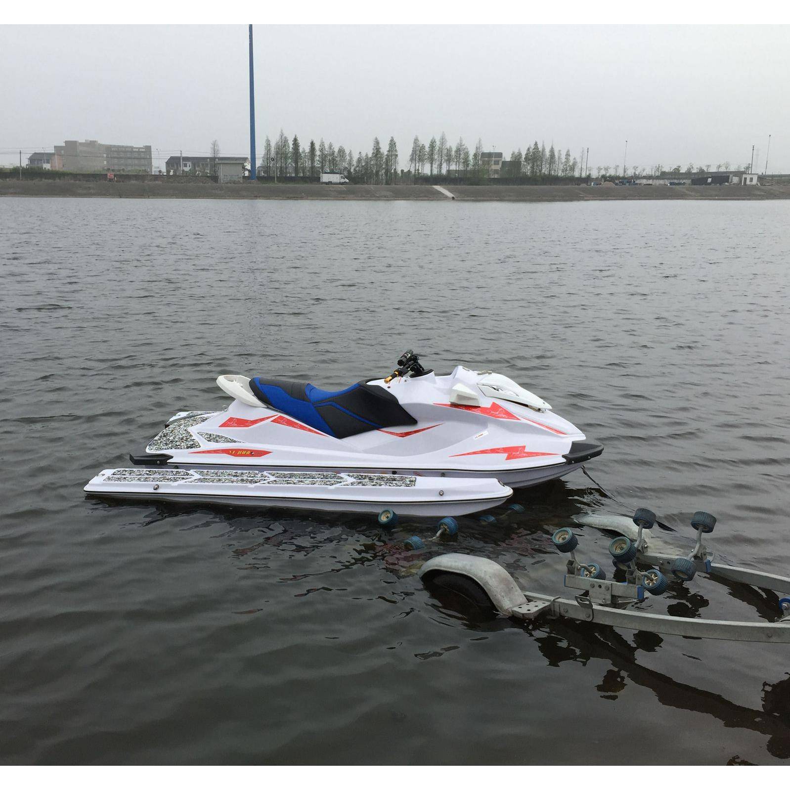 快艇游艇可加浮板水上摩托车水上乐园设备电动摩托艇