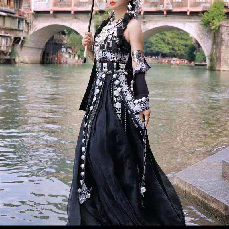 少数民族苗族服饰女装苗疆少女云南贵州旅拍套装银制刺绣抹胸长裙