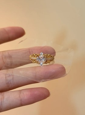 小红书同款拉丝小裙子吊坠金光裙摆黄金色项链小香风扇形锁骨链