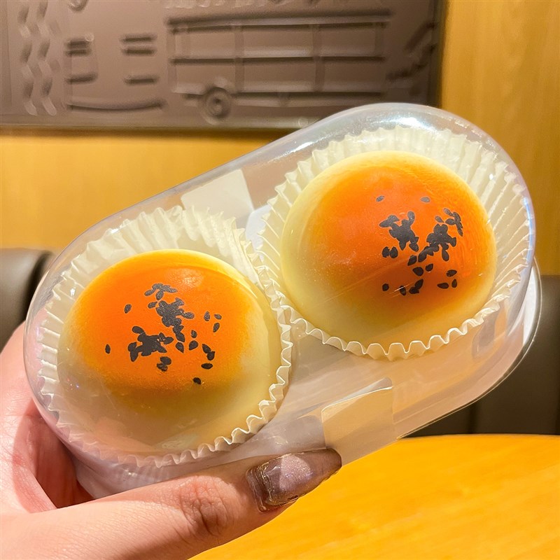 解压玩具手作捏捏乐蛋糕点心发泄食玩减I压慢回弹流体蛋黄酥捏捏