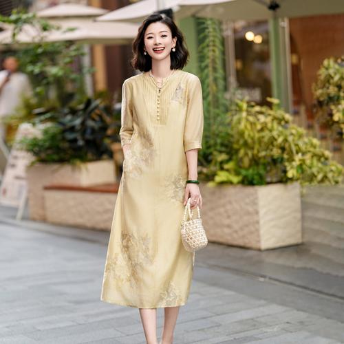 天丝优雅高级浮雕刺绣杏色连衣裙