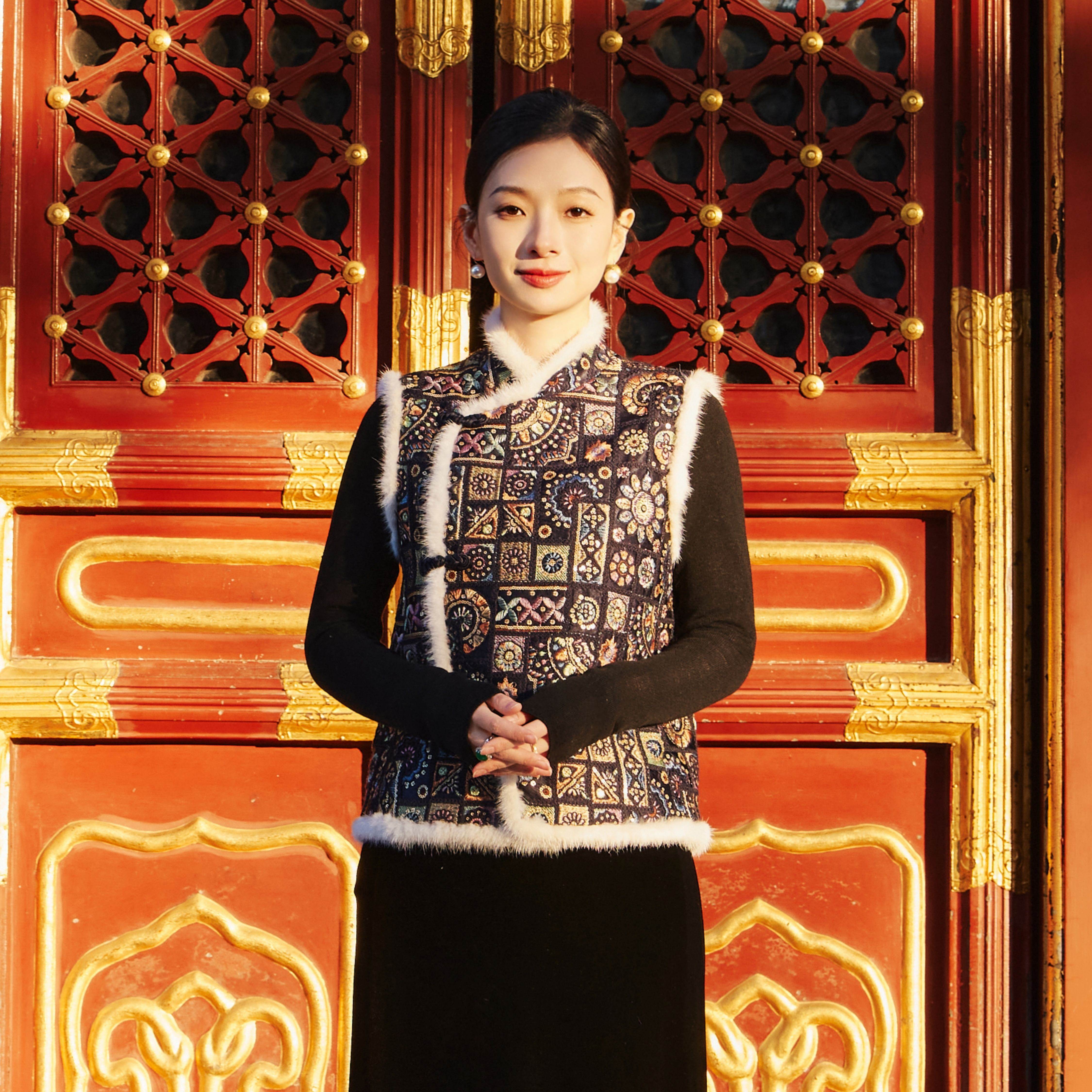 水貂拼醋酸宝相花刺绣夹棉马甲女
