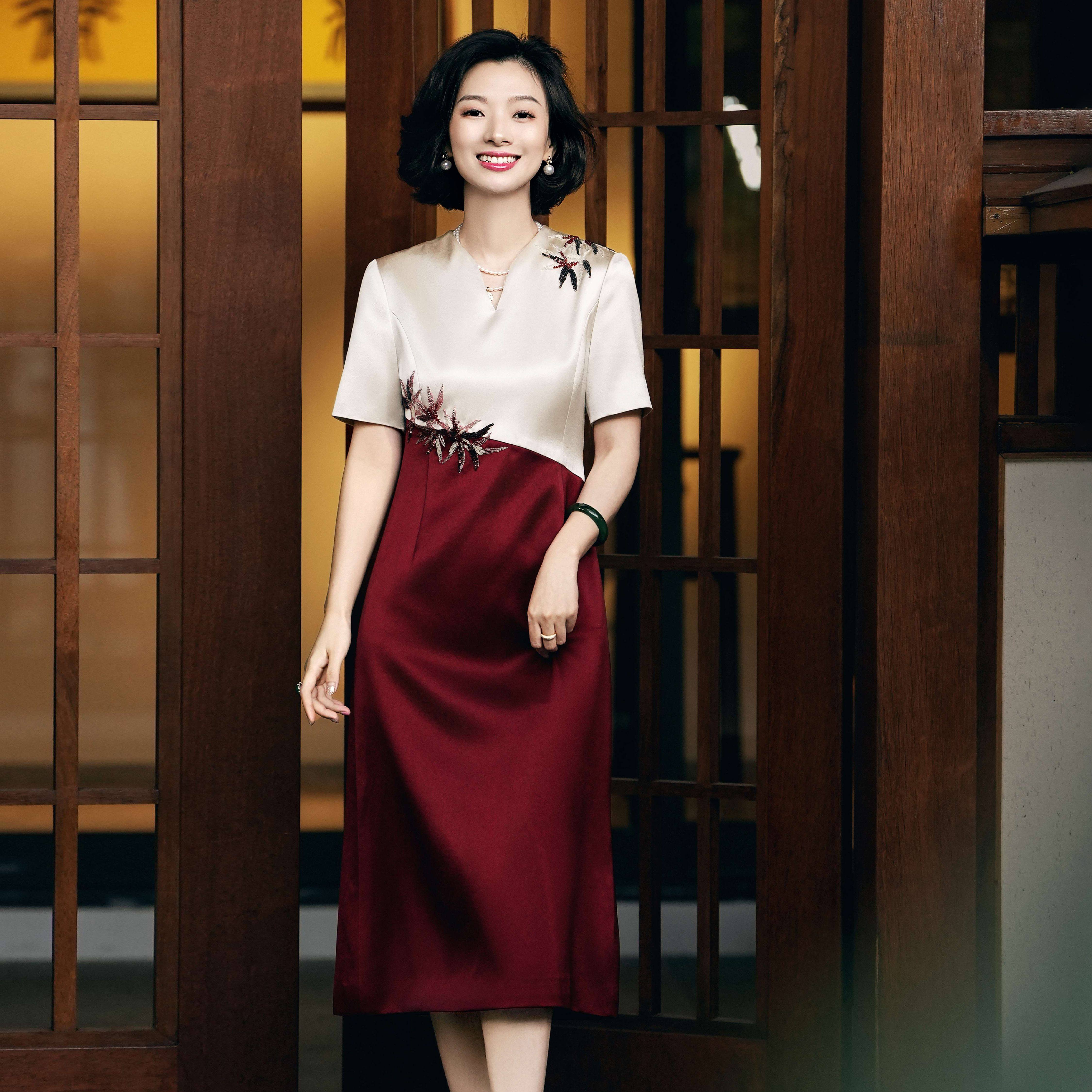 醋酸竹叶刺绣拼接喜妈妈连衣裙女图片