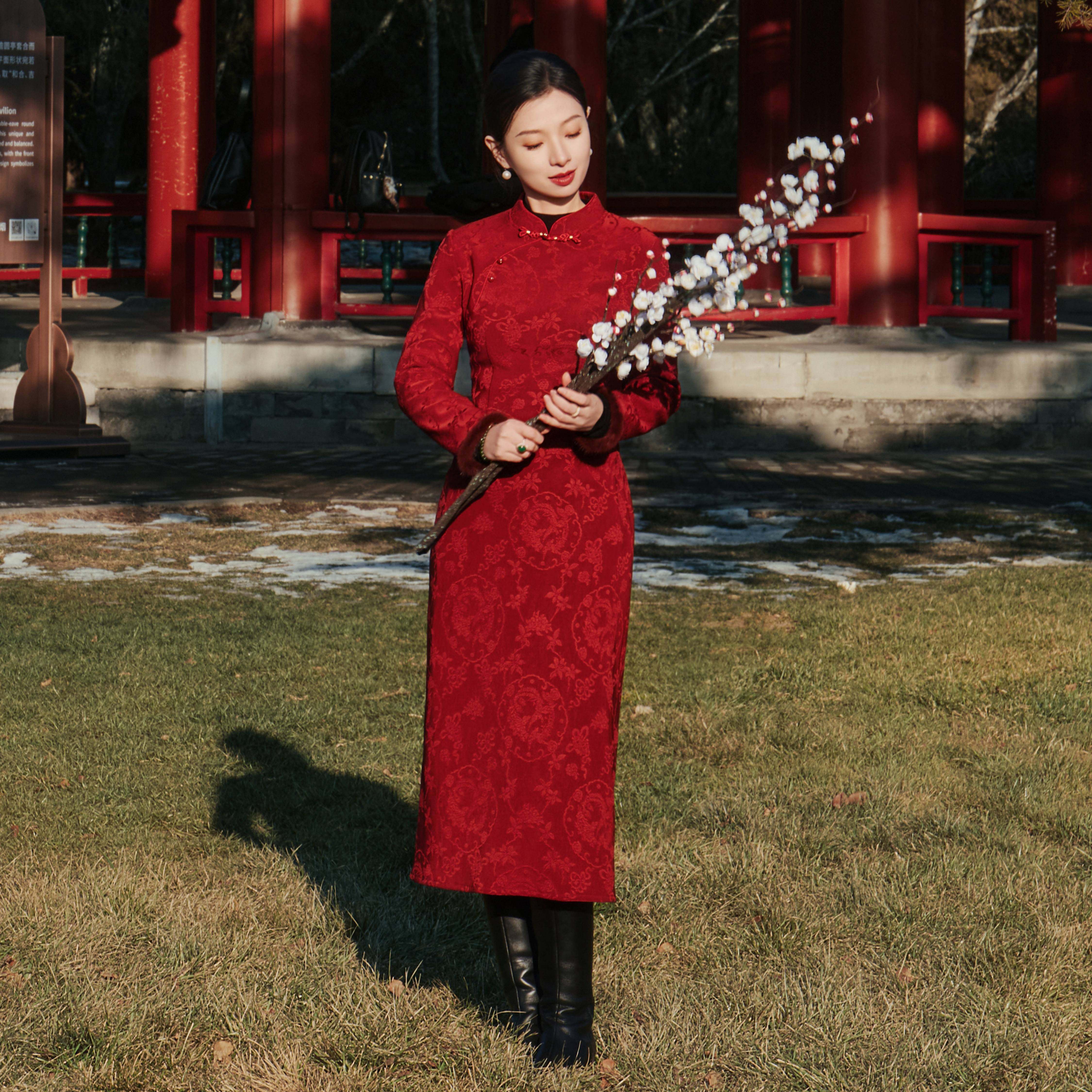 水貂毛条缠枝梅提花喜妈妈旗袍女