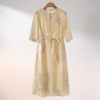 天丝优雅高级浮雕刺绣杏色连衣裙