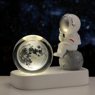 饰品送人生日礼物 创意宇航员水晶球摆件桌面太阳系太空人小夜灯装
