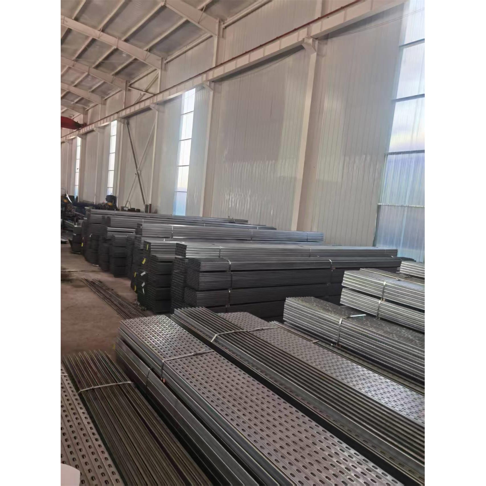 光伏支架用热浸镀锌6米型钢17根 三角连接件 底座 中压边压螺丝