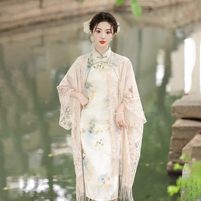 白色镂空流苏旗袍披肩女外搭2025新款春夏季薄款蕾丝披风斗篷开衫
