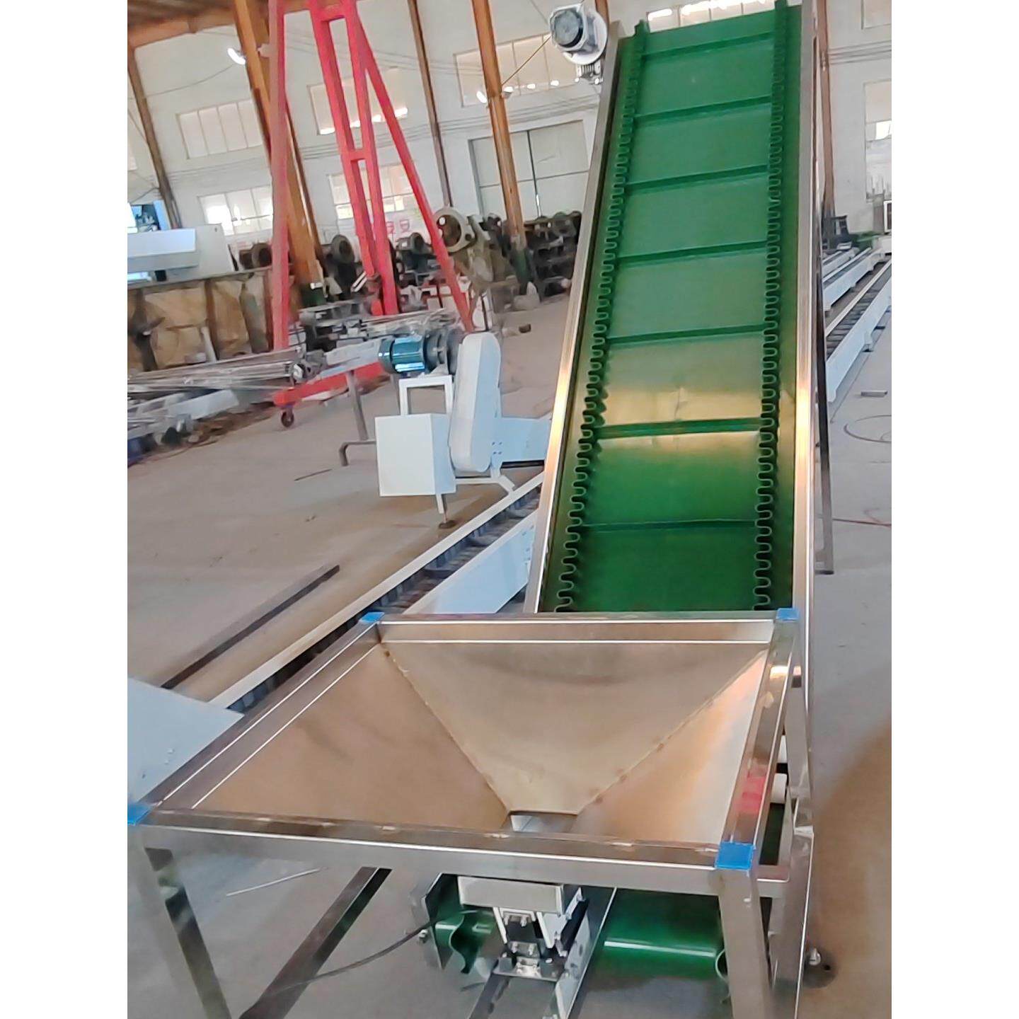 皮带提升机带裙边输送带工业专业皮带爬坡上料机不锈钢食品传送机