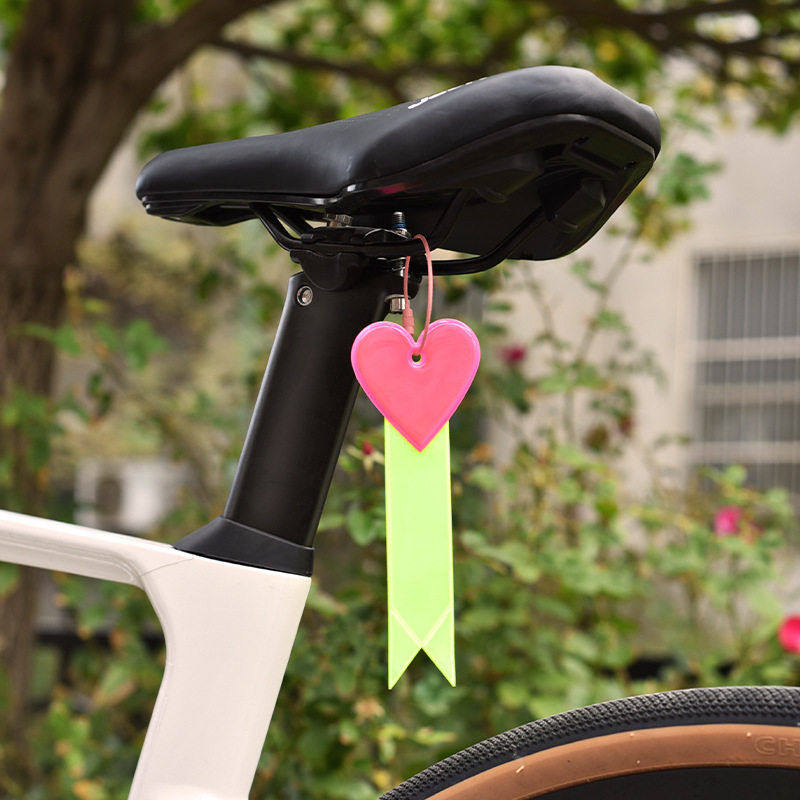 自行车坐垫反光飘带骑行挂饰挂件飘带安全警示条夜骑亮背包吊饰,自行车/骑行装备/零配件,自行车灯,淘宝优惠券,粉丝福利购,淘宝优惠卷