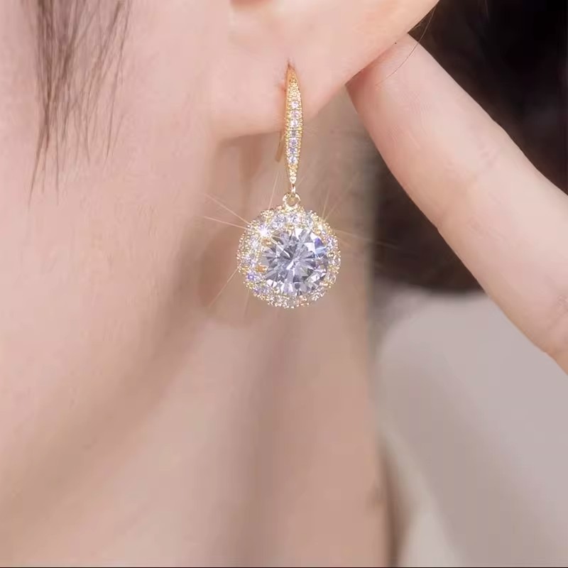 精致时尚超闪圆形锆石耳环小众设计高级感2025年新款洋气轻奢耳饰