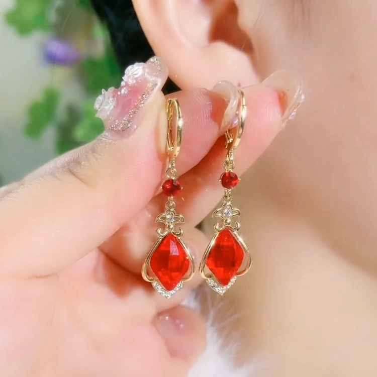 秋冬红色琵琶耳环新款爆款轻奢高级感时尚耳扣式圆脸显瘦潮耳饰品