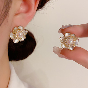 日韩甜美珍珠锆石耳钉S925银针花朵独特设计轻奢耳环气质温柔耳饰