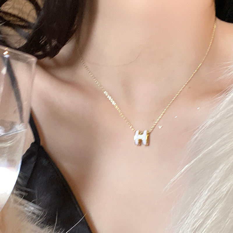 金色H字母项链女生新款毛衣项链轻奢独特吊坠锁骨链颈链配项饰品