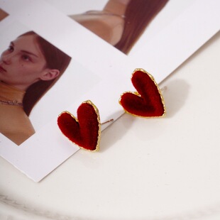 丝绒桃心珍珠流苏耳钉气质新年红色爱心耳环高级感不对称心形耳饰