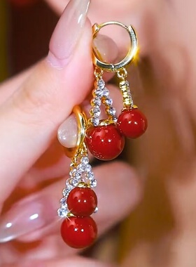 小众设计感日韩红色珠珠镶钻耳扣耳环女复古宫廷风秋冬款大气耳坠