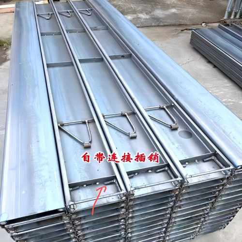 厂家直供新型路沿钢模板路基模板水泥路定型模具水渠护坡模板加厚