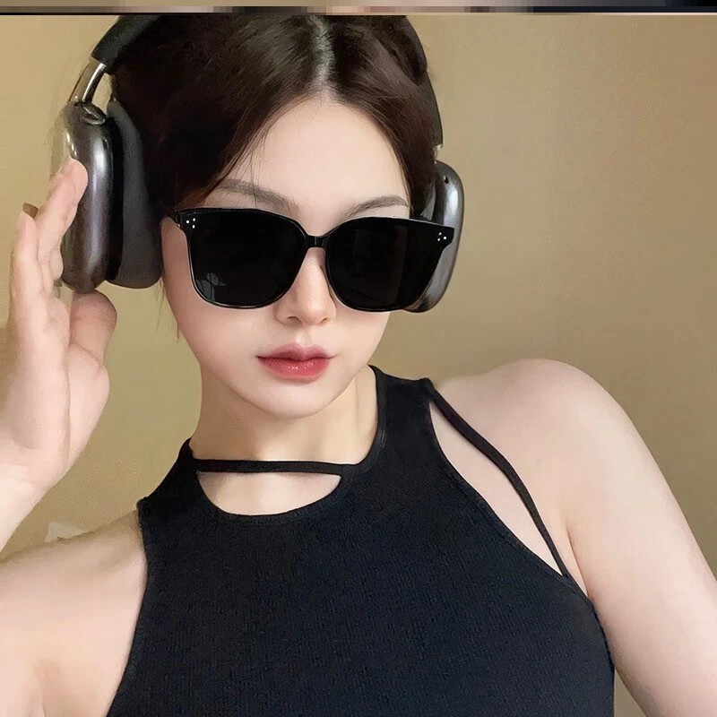 墨镜女款2025新款感显脸小开车专用大框海边拍照太阳眼镜