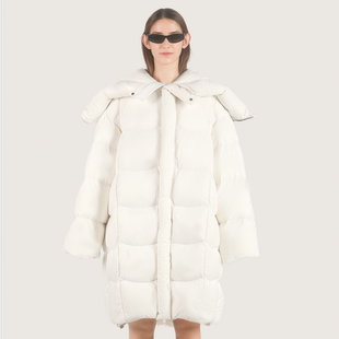 YANGYUQING设计师品牌高充绒量披肩帽云朵羽绒服25AW