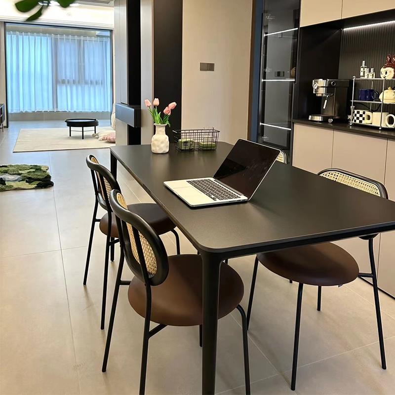 纯黑色岩板餐桌椅组合家用轻奢极简现代简约长方形小户型定制饭桌
