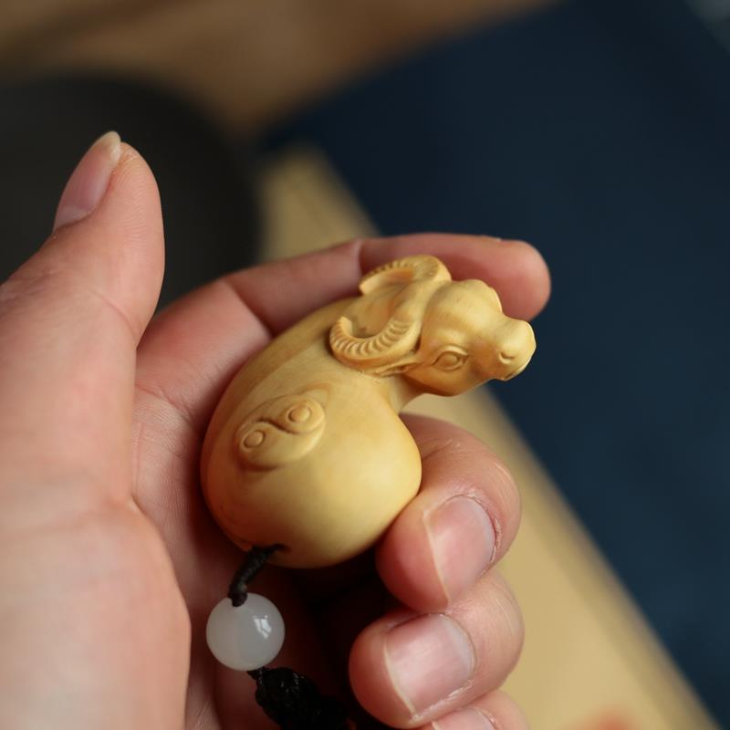 小叶黄杨木生肖牛手把件随身盘玩钥匙扣挂件实木雕刻工艺扭转干