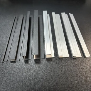 铝合金不等边U型槽标示牌挂画装饰黑银卡槽广告U型包边条玻璃卡槽