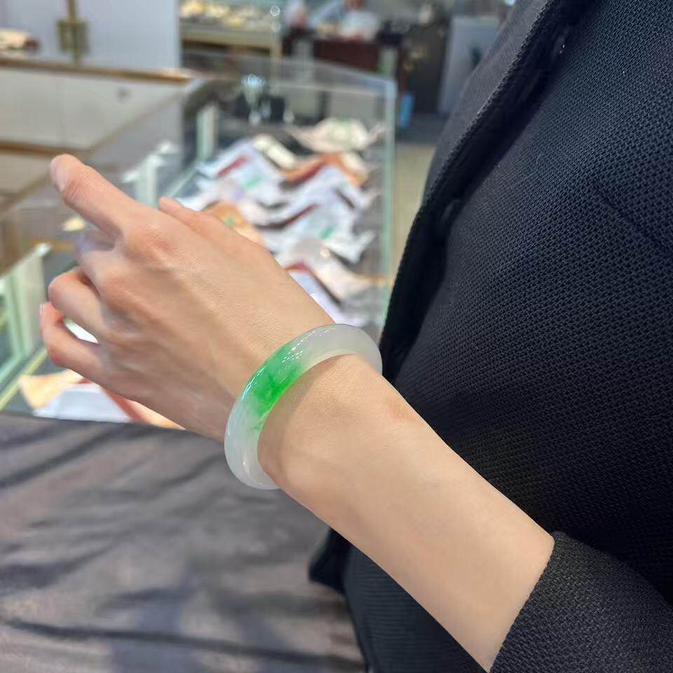 玉长情【山青系列】高端缅甸翡翠冰种飘花玉手镯子正品阳绿女处理