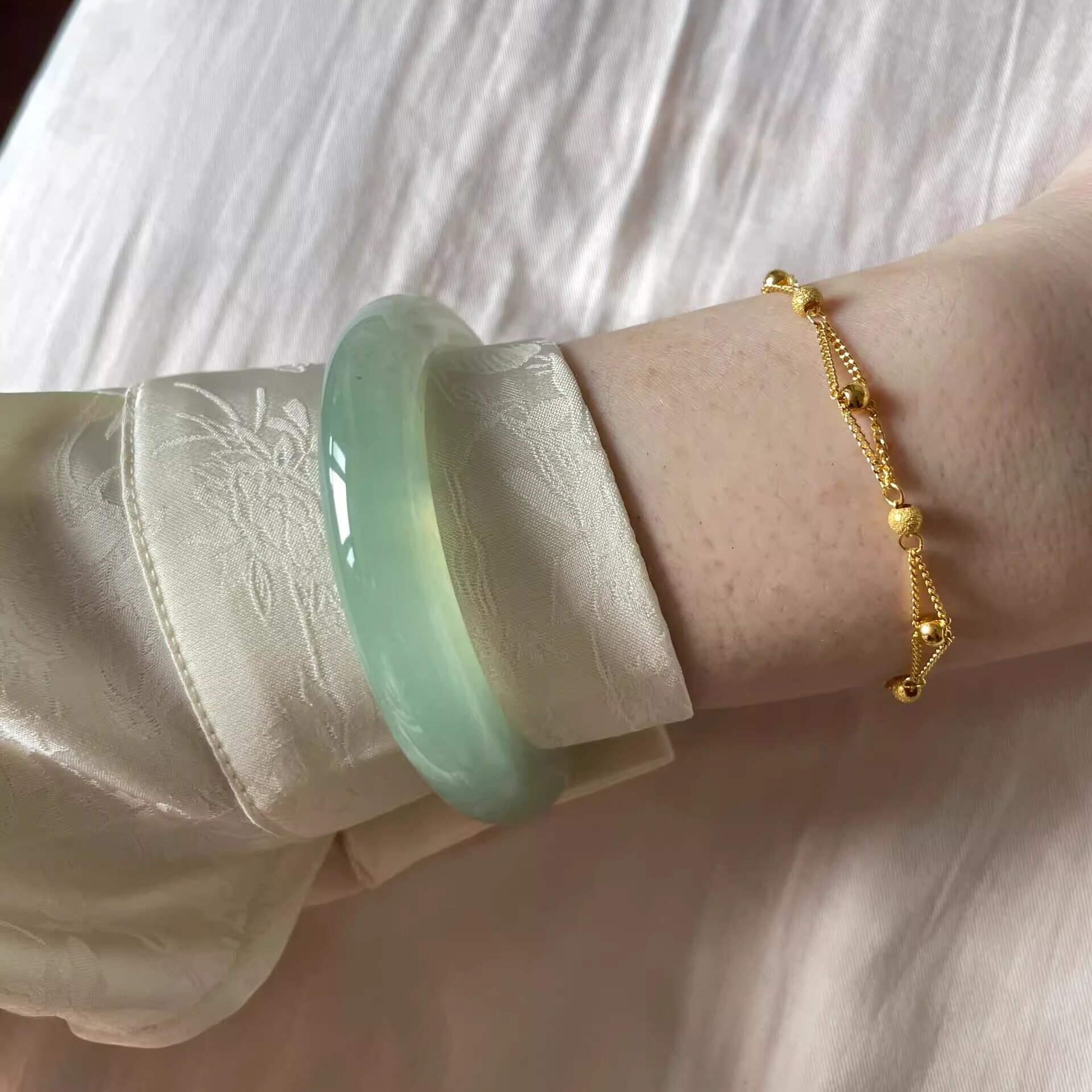 玉长情【绿枝系列】高端翡翠手镯飘花真玉冰种浅绿色冰透女玉手镯